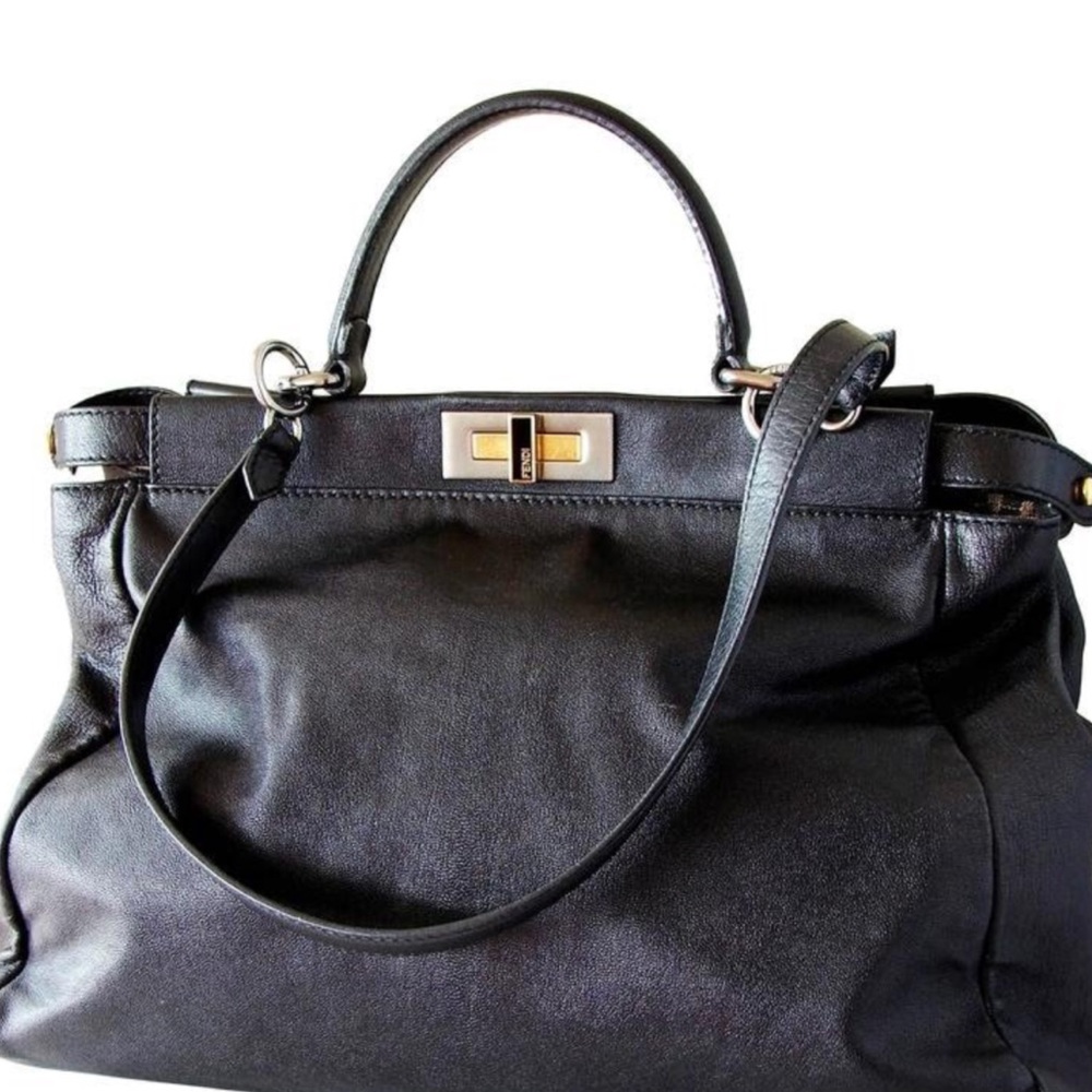 COPY - Fends peekaboo Black purse. Traditional piece.